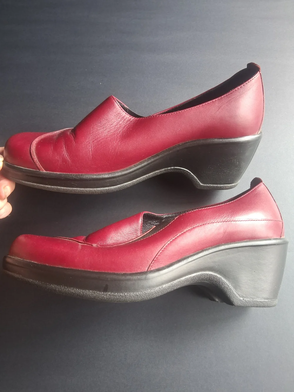 Dansko Burgundy/Black Leather Wedge Slip-On Shoes Size 7.5
